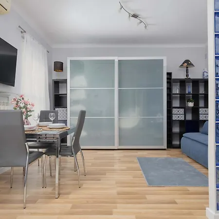 Bright Air-conditioned Close To Pge Narodowy By Renters 公寓