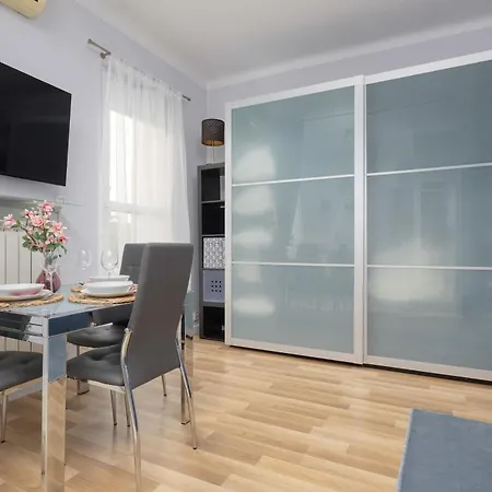 Lägenhet Bright Air-conditioned Close To Pge Narodowy By Renters Warszawa